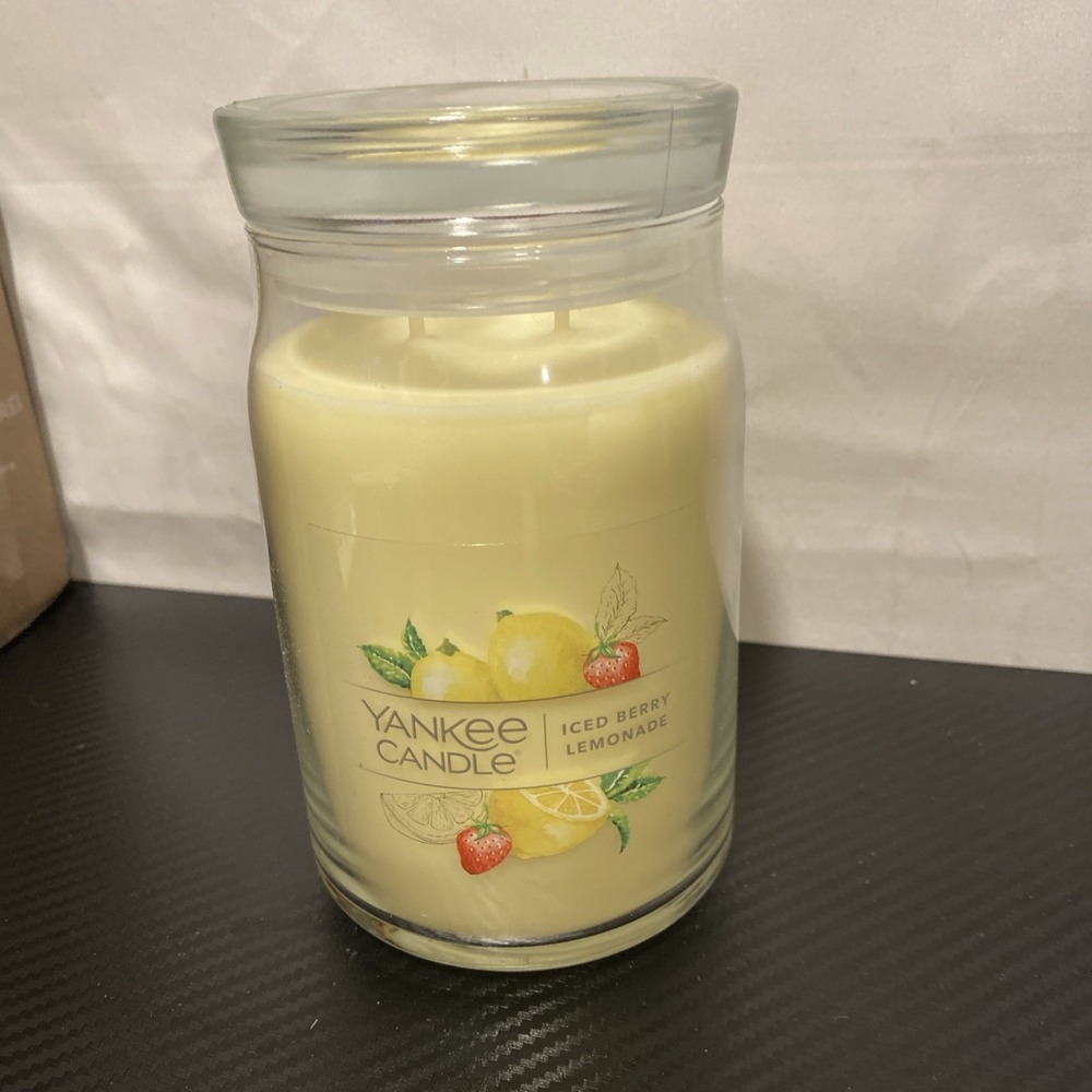 Yankee Candle Iced Berry Lemonade Two Wick 20 oz. Large Tumbler Candle - New!